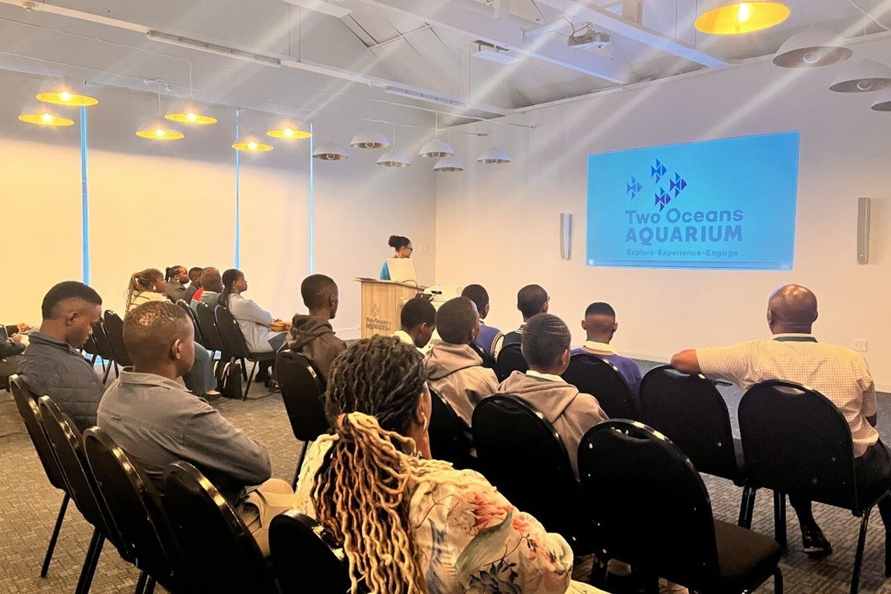 Tinywow Dr Nathalie Group presentation 53155068 Medium