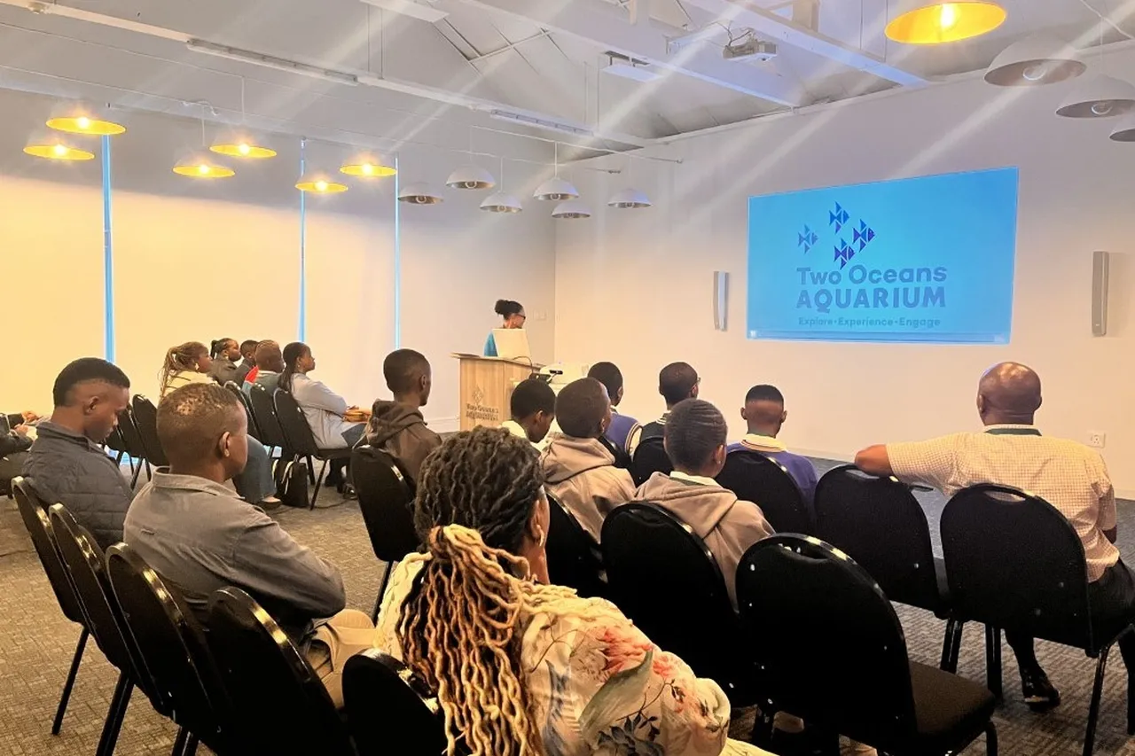 Tinywow Dr Nathalie Group presentation 53155068 Medium