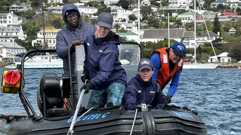 Our Marine Wildlife Management team learnt how to disentangle whales!