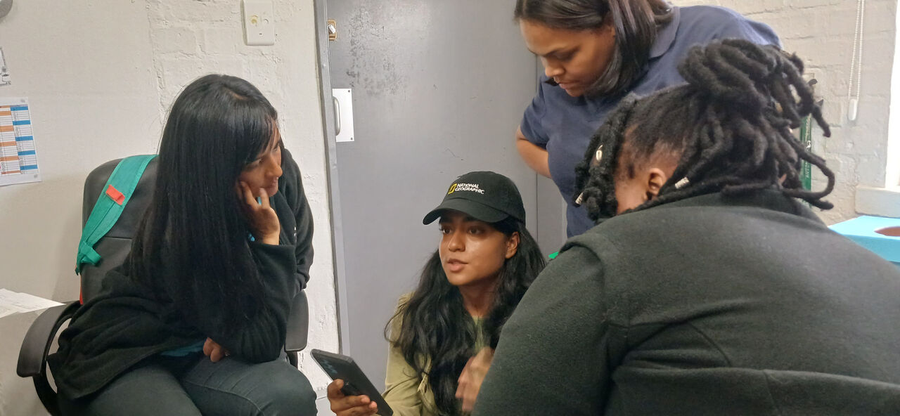 Tahirah explaining the app shes using