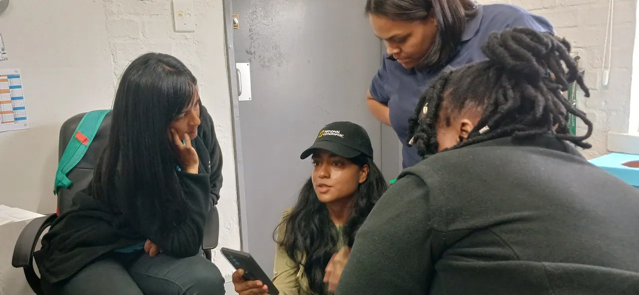 Tahirah explaining the app shes using