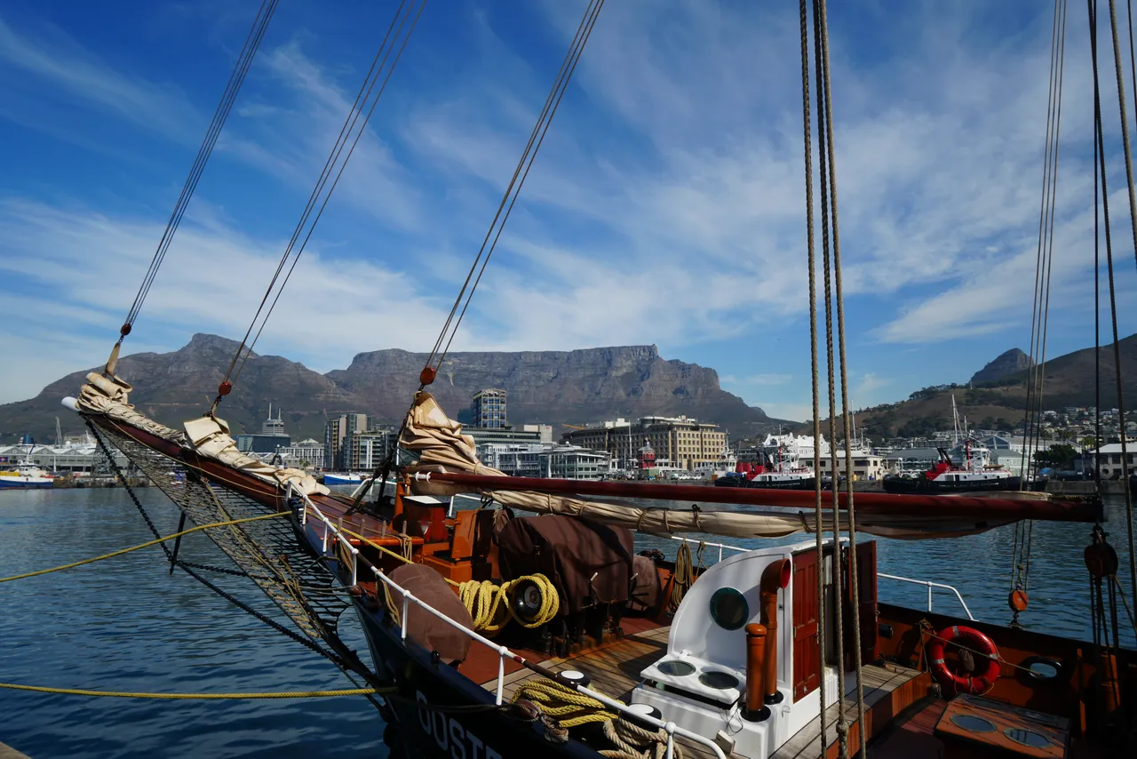 The Two Oceans Aquarium Foundation's Ocean Champions visited the Darwin200 ship