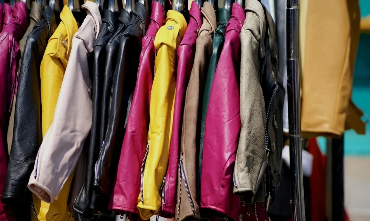 Clothing and its danger to our oceans (and how to prevent it)